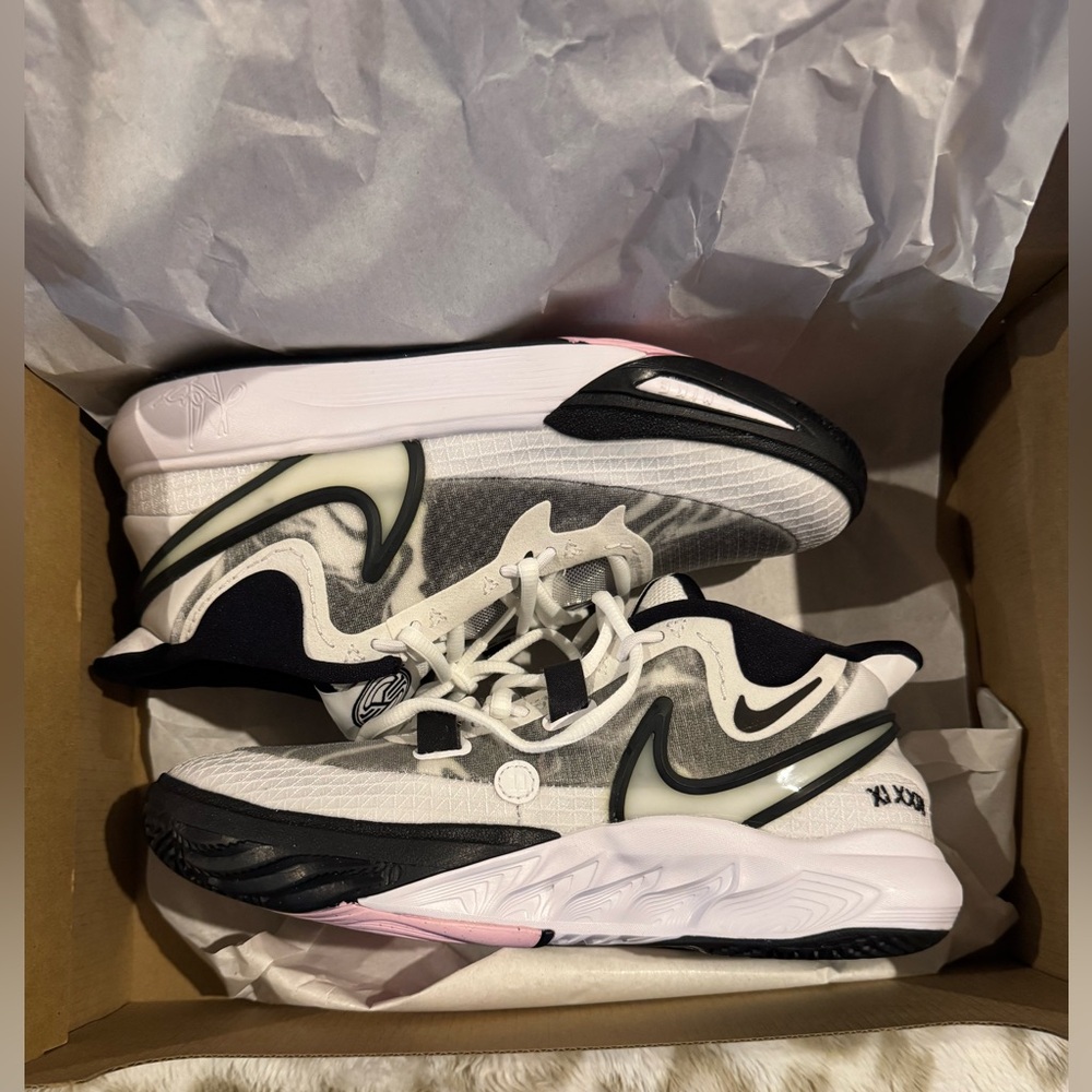 ✨ NIB Nike Sneakers Various Sizes ✨ - Picture 2 of 5